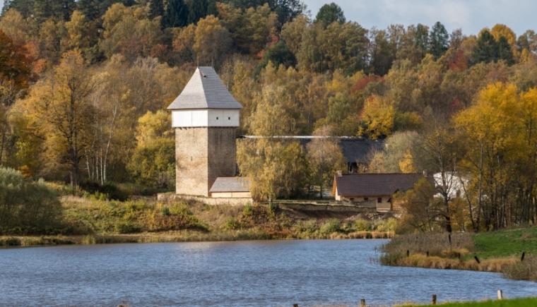 Archeologické léto: detail prohlídky Tvrz Tichá