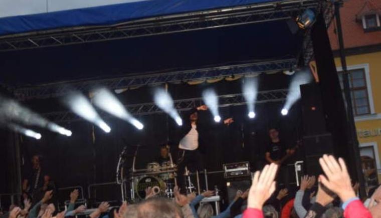 Koncert open air na novohradském náměstí