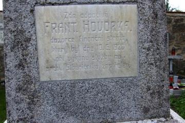 F.Hovorka - nápis na náhrobku